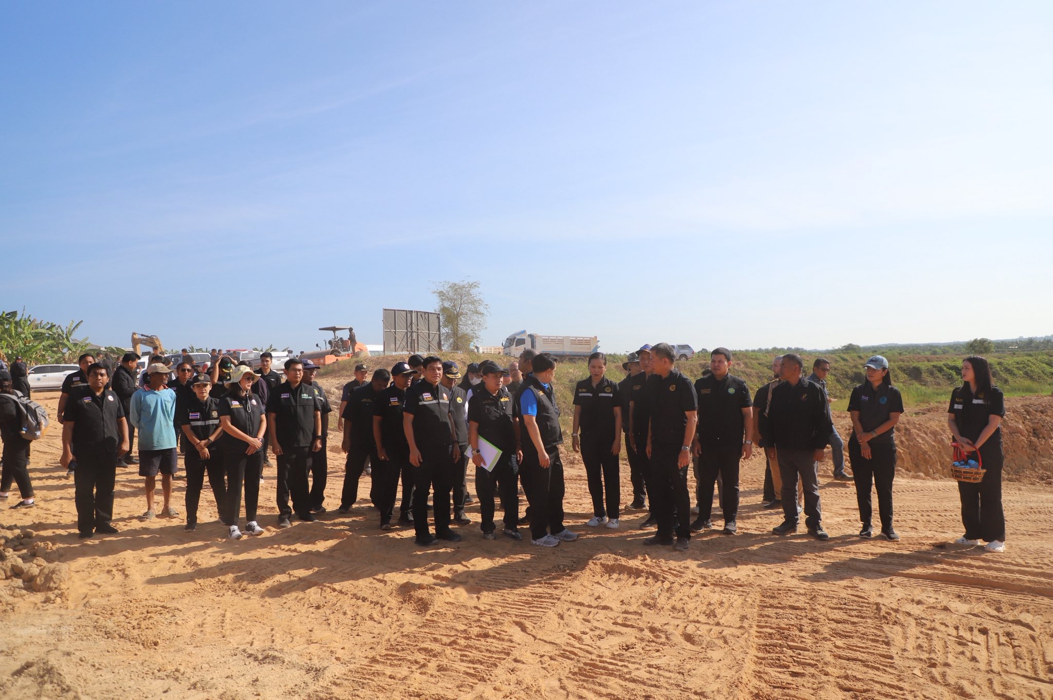 title - ข่าวดีชาวกระบี่ รมช.เกษตรฯ ลงพื้นที่ติดตามโปรเจกต์ยักษ์ ส.ป.ก. เร่งพัฒนาโครงสร้างพื้นฐานแปลงพื้นที่เป้าหมาย คทช. ในเขตปฏิรูปที่ดิน กว่า 4,300 ไร่ มุ่งสร้างอาชีพอย่างยั่งยืน